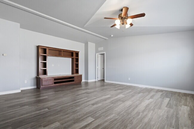 Building Photo - "Spacious 4-Bedroom Oasis with 2 Full Baths on Mount Rainier Ave, Las Vegas – Your Perfect Retrea...