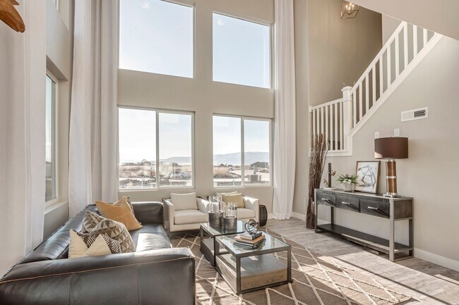 Building Photo - Do not miss out on this exquisite two story home in Orem.