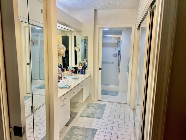 Building Photo - 7831 Granville Dr