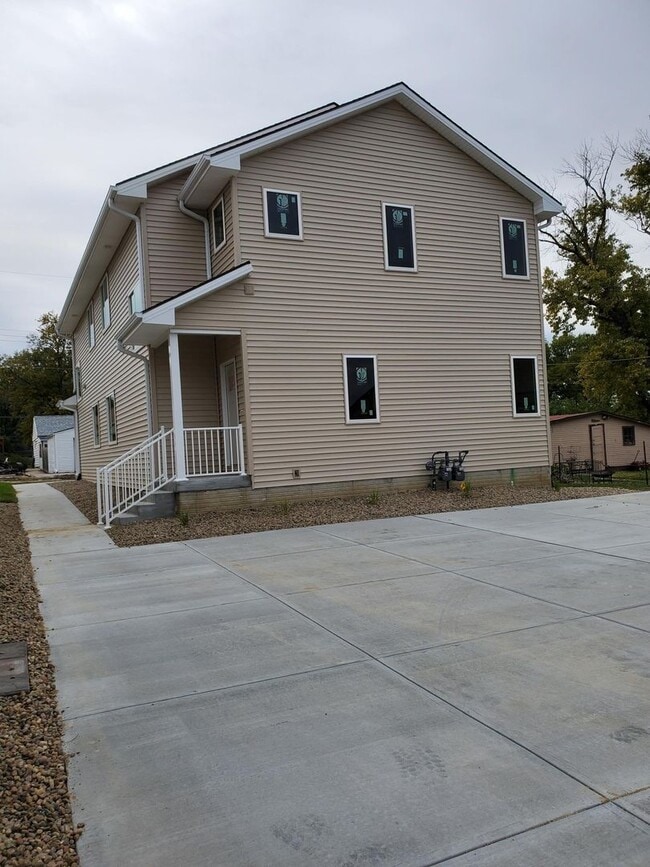 Building Photo - Papillion 3 Bedroom Townhome!