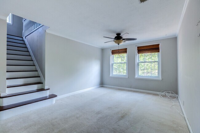 Building Photo - Gorgeous End Unit 2 Bedroom 2 Bath Near Sh...