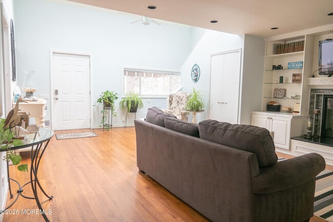 Building Photo - 480 Staffa St