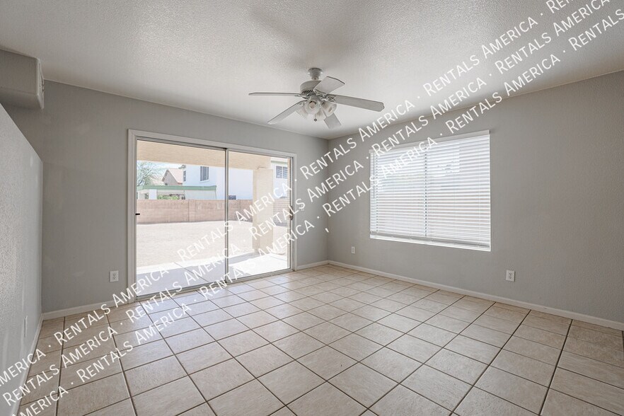 Building Photo - 7441 W Fleetwood Ln