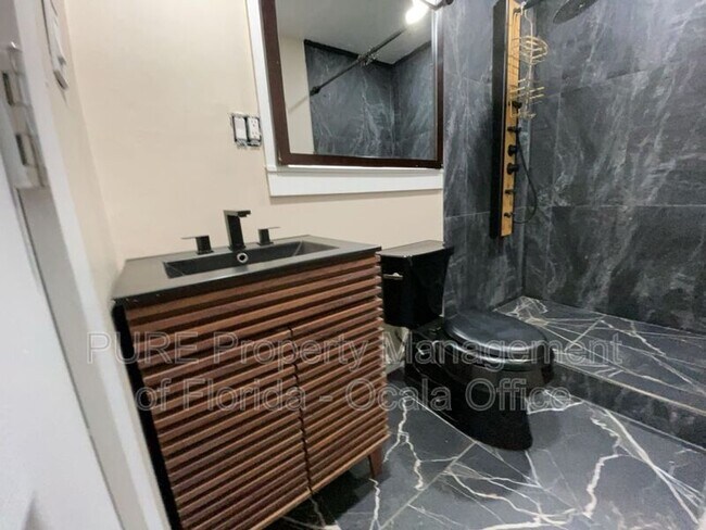 Building Photo - 4211 SW 6th Ave