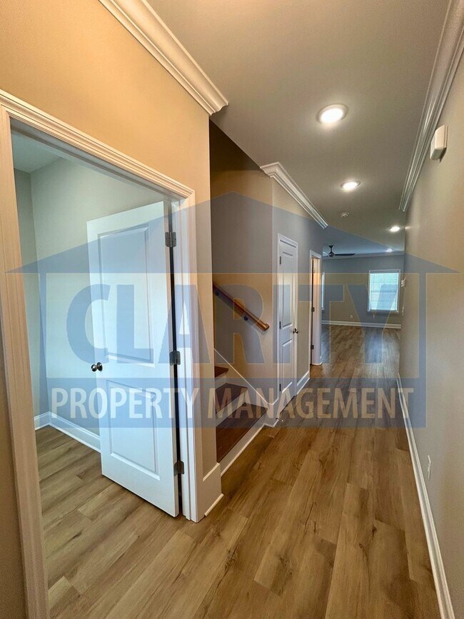 Building Photo - Modern two bedroom townhome!