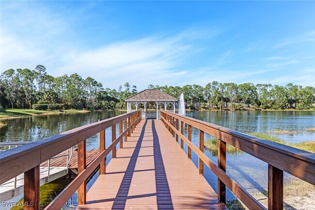 Building Photo - 1664 Tarpon Bay Dr S