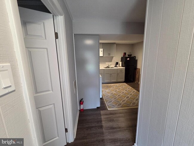 Building Photo - 7009 Lamp Post Ln