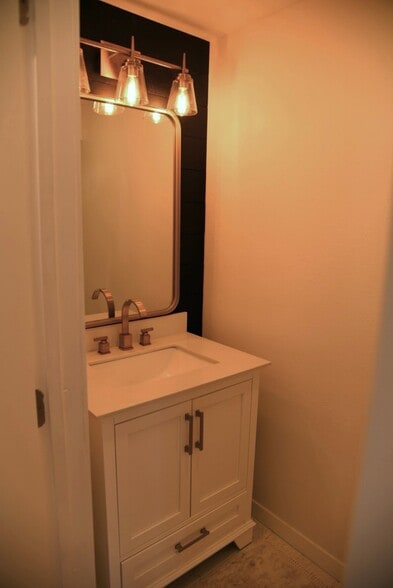 Building Photo - 1204 NE 21st St