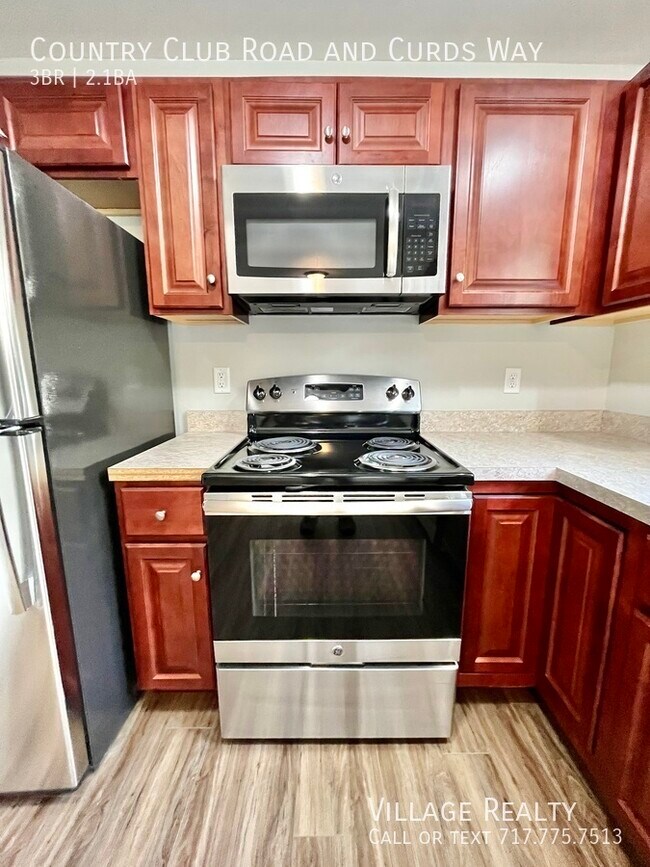 Building Photo - 705 Country Club Rd