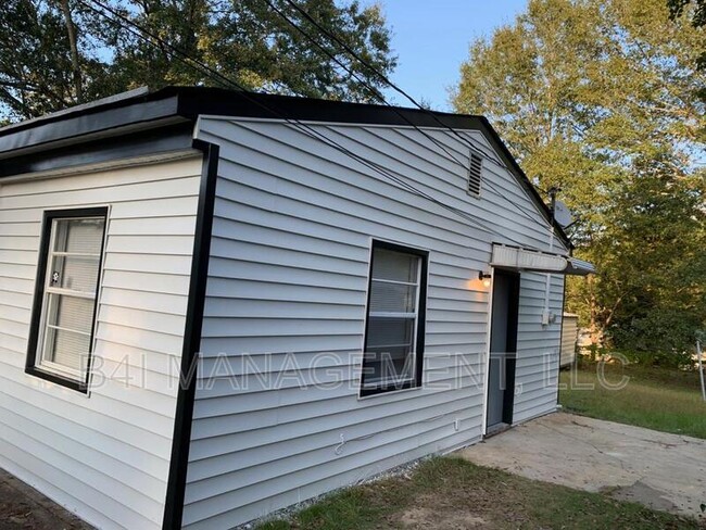 Building Photo - 324 Mays Ave