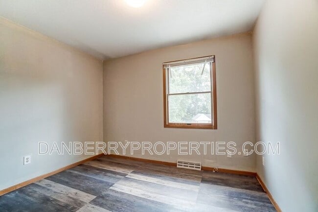 Building Photo - 3164 Kylemore Rd