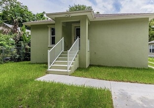 Building Photo - 305 W Gladys St