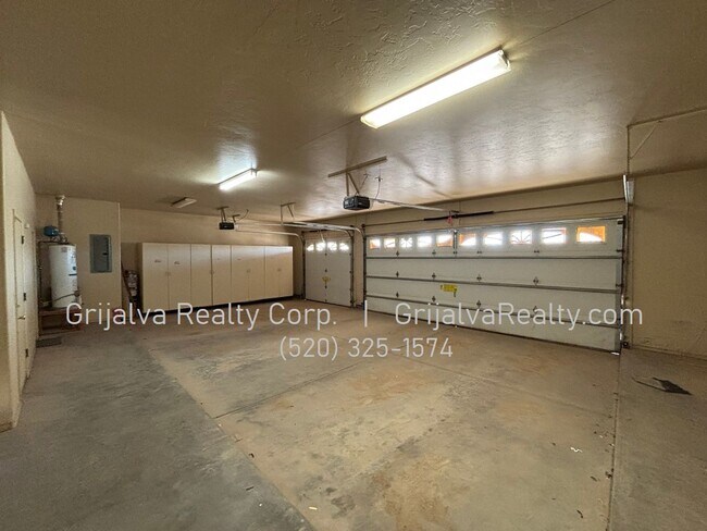 Building Photo - Huge Retreat Style Property for Rent in Central Tucson (Ft Lowell/Campbell)