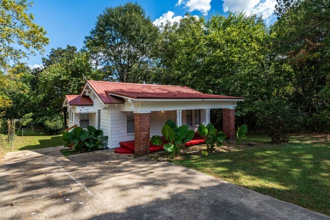 Building Photo - Move in Promo: $250 Off First Month's Rent!