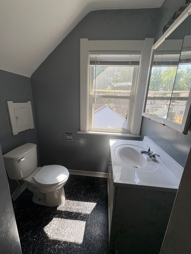 Building Photo - Charming 3 bedroom home for rent located i...