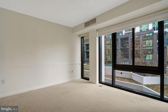 Building Photo - 1530 Key Blvd