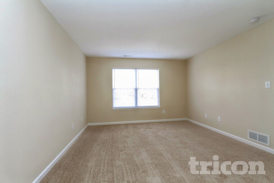 Building Photo - 1329 Lake Meadow Dr