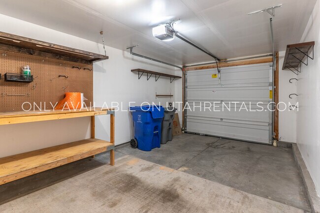 Building Photo - 1112 E Pilot St
