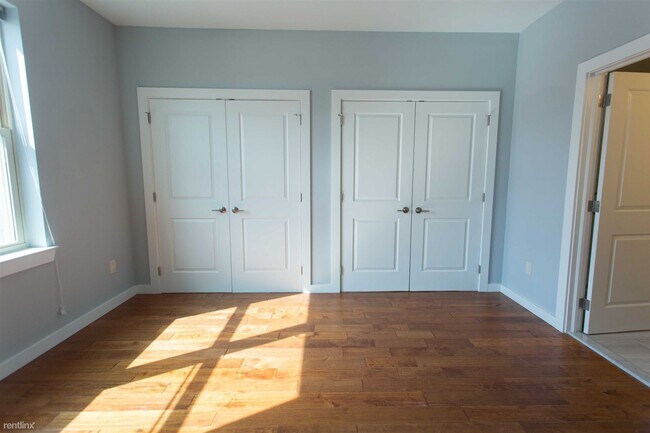 Building Photo - 2 br, 2 bath 4plex - 1926 BROWN ST Unit 3