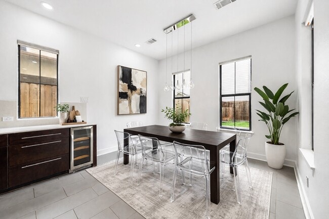 Building Photo - 2011 Colorado St