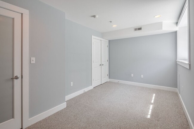 Building Photo - 2631 Catharine St