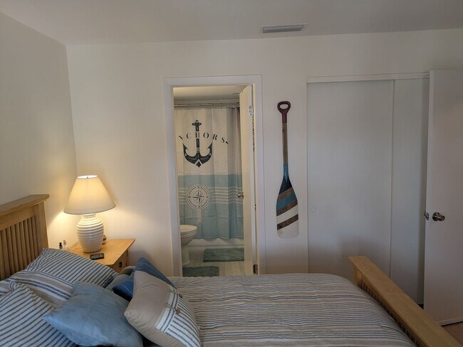 Building Photo - SEASONAL/SHORT TERM TURNKEY condo