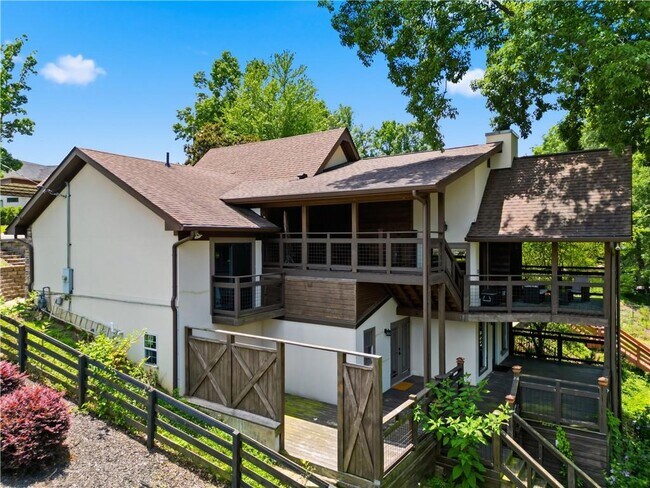 Building Photo - 2115 Kemp Dr