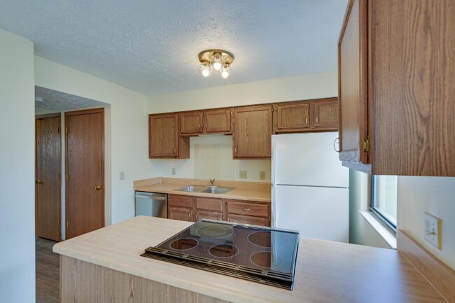 Building Photo - 655 Alta View Ct