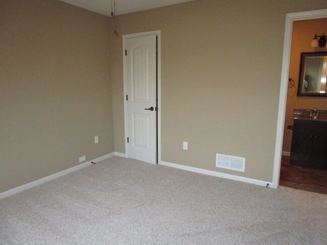 Building Photo - Awesome!  2bed 2bath