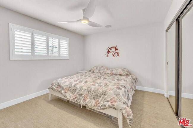 Building Photo - 10982 Roebling Ave
