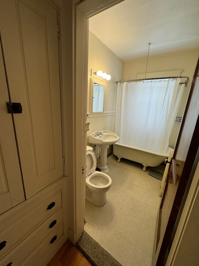 Building Photo - 17 Story St