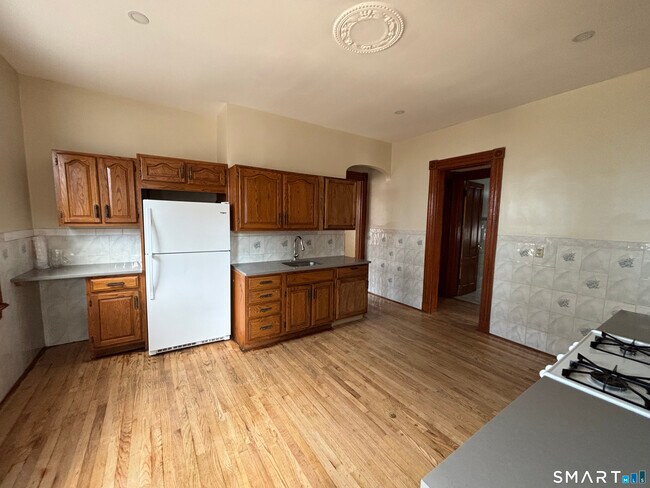 Building Photo - 1231 State St