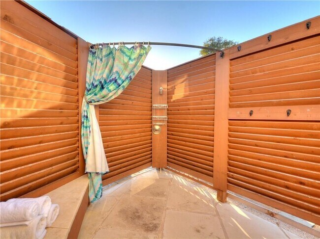 Building Photo - 208 Raindance Cove