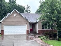 Building Photo - 2010 Mina Ln Dr NE