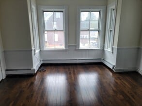 Building Photo - 16 Burroughs St