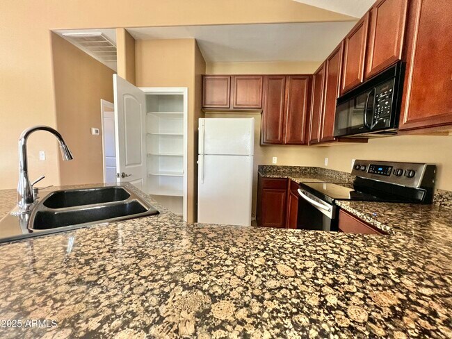 Building Photo - 4075 E Windsor Dr