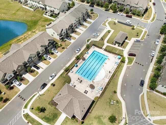Building Photo - 9453 Avery Lilac Ln