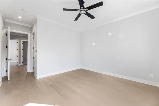 Building Photo - 2035 Parkside Ln