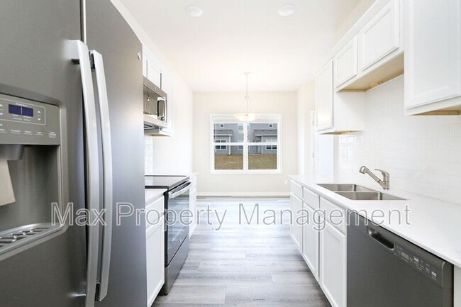 Building Photo - 211 NE Whitetail Dr