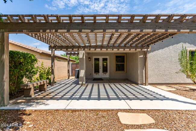 Building Photo - 10847 W Avenida Del Rey