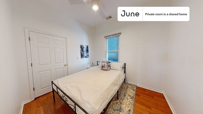Building Photo - 1841 N Mozart St