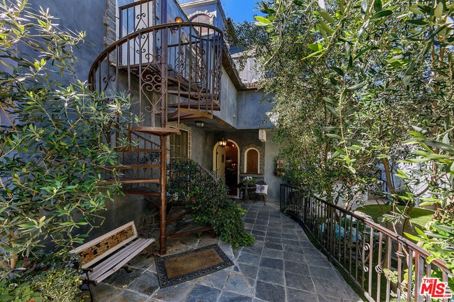 Building Photo - 2851 Seabreeze Dr