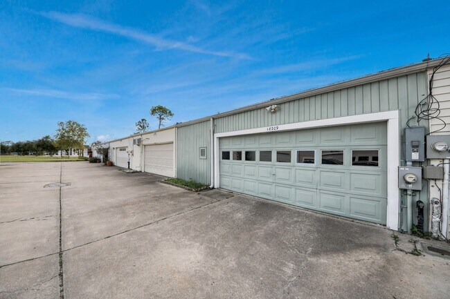 Building Photo - 18209 Vinland Dr