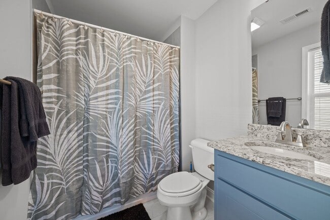Building Photo - 2 Bedroom, 2.5 Bath Modern Duplex - Walkin...
