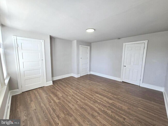 Building Photo - 509 E Washington Ln