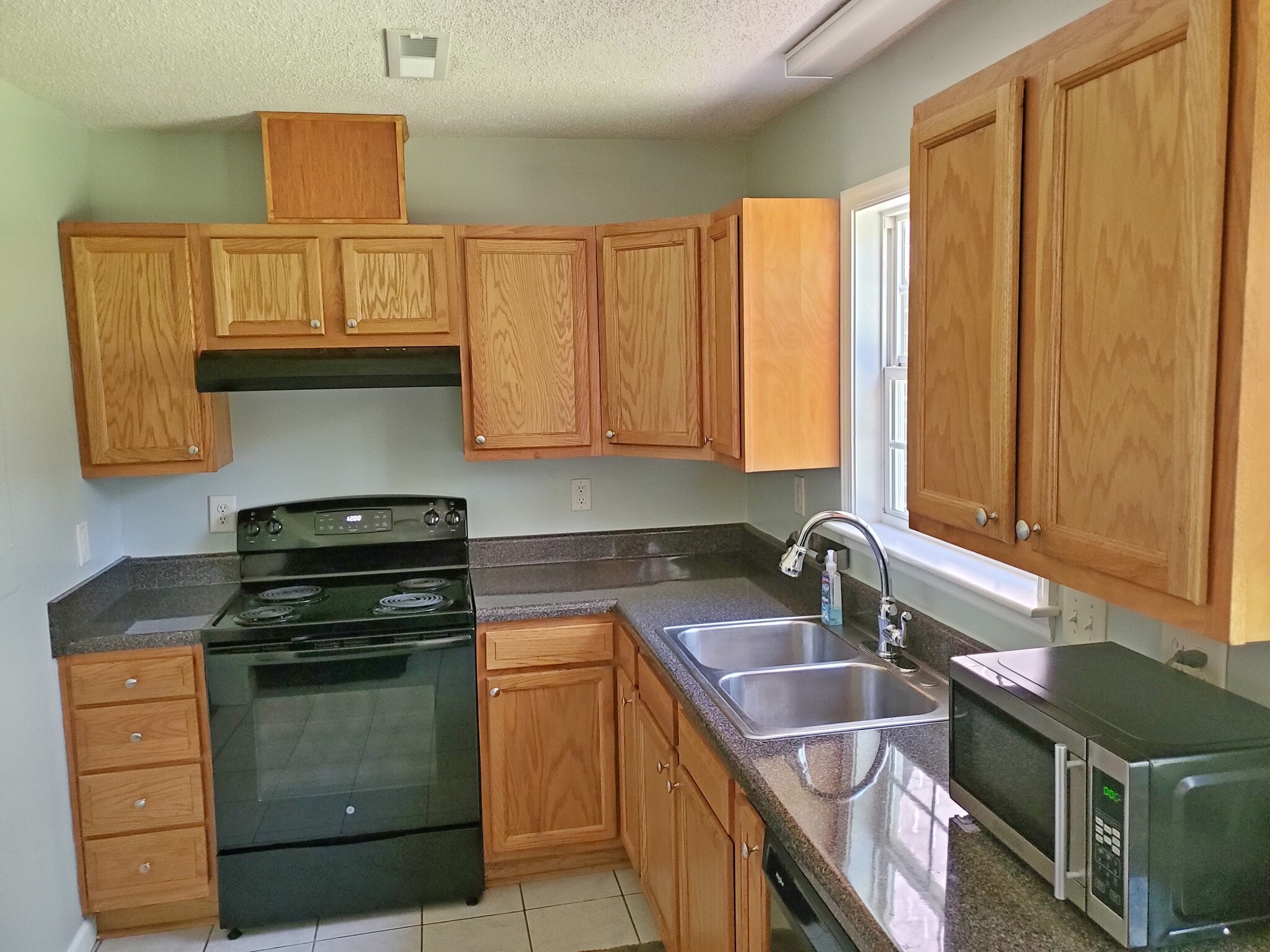Building Photo - 1730 Pinckney Park Dr