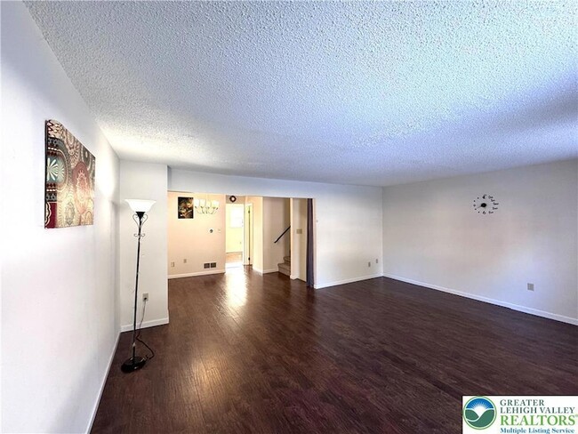 Building Photo - 8315 Countryside Ln