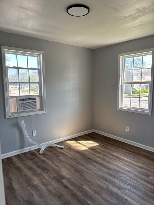 Building Photo - 131 E Jefferson St