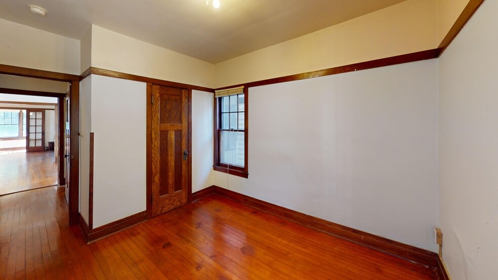 Building Photo - 1806 Kendall Ave
