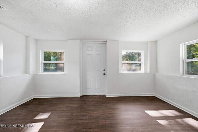 Building Photo - 5846 Abelia Rd